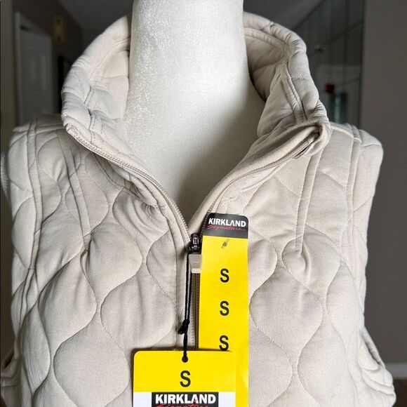 Kirkland Signature Beige Quilted Vest - Picture 5 of 10